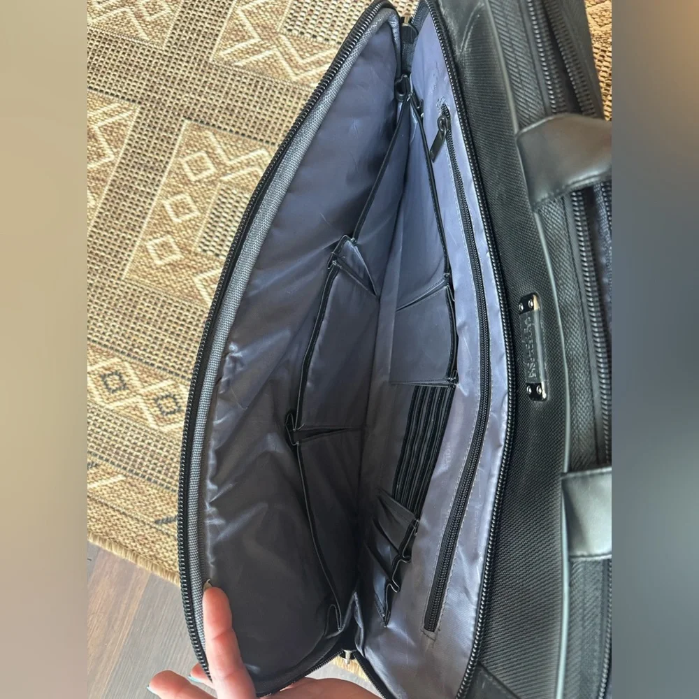 KENNETH COLE REACTION Unisex Black Multi Pocket Laptop Bag